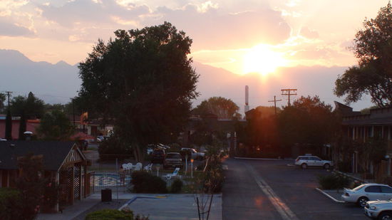 Übernachtung in Bishop, im Vagabond Inn mit schönem Pool.
