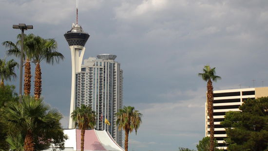 Das Stratosphere Las Vegas mit seinem Stratosphere Tower ( ca. 350 Meter), der höchste freistehende Aussichtsturm der Vereinigten Staaten.