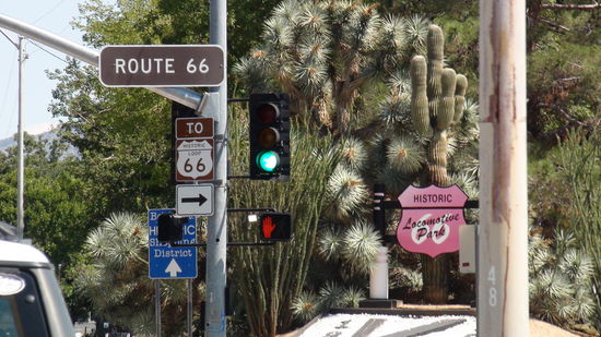 Kingman, wichtiger Verkehrsknotenpunkt zwischen Las Vegas und Phoenix und Verlauf der historischen Route 66.