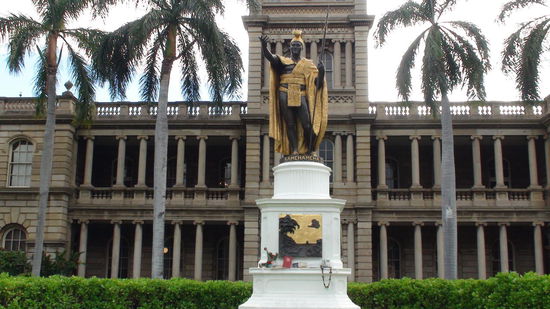 King Kamehameha I, der ersten König von Hawaii, wird noch heute verehrt, weil er freundschaftlich die Unabhängigkeit von England erreicht hatte.