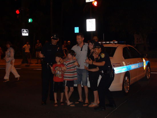 Polizisten in Waikiki, jederzeit zum Fotoshooting bereit.