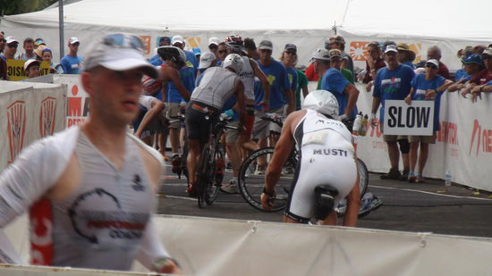 Nach 180,2 km (112 Meilen) wird das Rad wieder in Kailua Kona gegen die Laufschuhe getauscht.