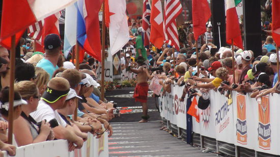 Warten auf die ERSTE Frau.