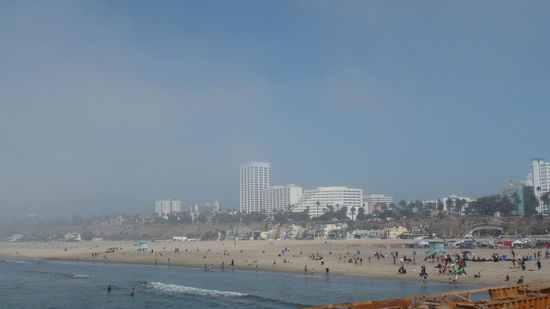 Blick vom Pier auf das Küstengebiet von Los Angeles