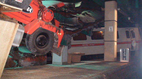 Tanker-Explosion in einer nachgebauten U-Bahn-Station aus dem Film "Earthquake"