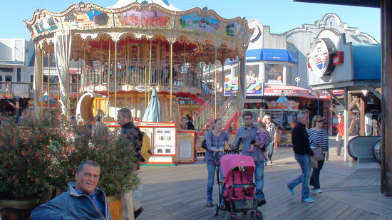 Am Pier 39 - dem beliebteste Ort im ganzen Viertel. Hier findet man neben einem ganzjähriger Rummelplatz mit Fahrgeschäften auch viele Souvenirläden und Restaurants mit leckerem Fisch.