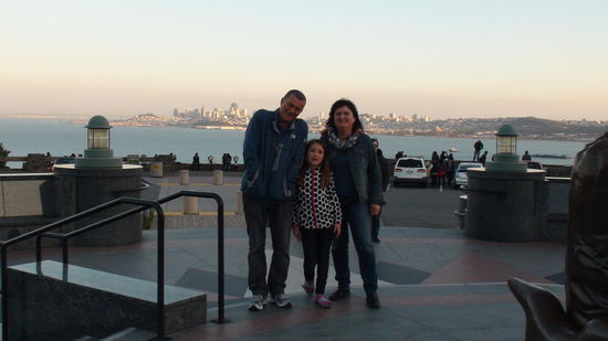 San Francisco ist die am häufigsten besuchte Stadt der USA.
Der berühmte Nebel, der von der Bucht her die Stadt in einen riesigen Nebelschleier hüllt und als Touristenattraktion gilt ist in den Herbstmonaten weniger zu sehen. Wir hatten stets einen freien Blick auf die wunderschöne Metropole.