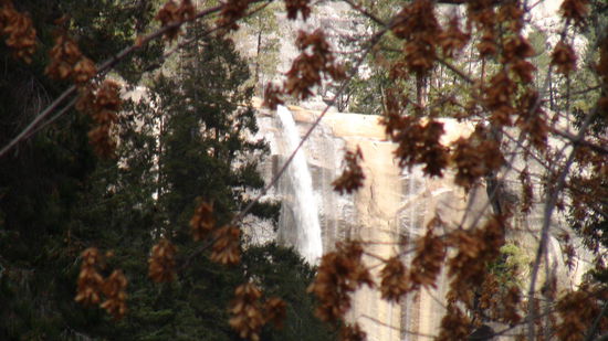 Vernal Falls mit wenig Wasser im Herbst