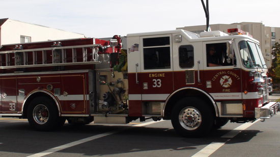 Spuren des verherrenden Waldbrandes im vergangenen Sommer waren auch auf der Zufahrt über den nordwestlichen Eingang in den Park zu sehen. Noch immer überwachen Firefighters Teile des Waldes.