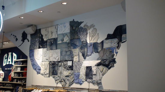 Originelles bei GAP - jeder Bundesstaat ein Kleidungsstück.