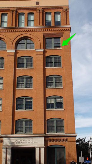 Sixth Floor Museum
Im 6. Stock der ehemaligen Schulbuchverwaltung (Texas School Book Depository) in der nahegelegenen Elm Street. Der Stelle, von der aus das Attentat auf Präsident John F. Kennedy verübt wurde.