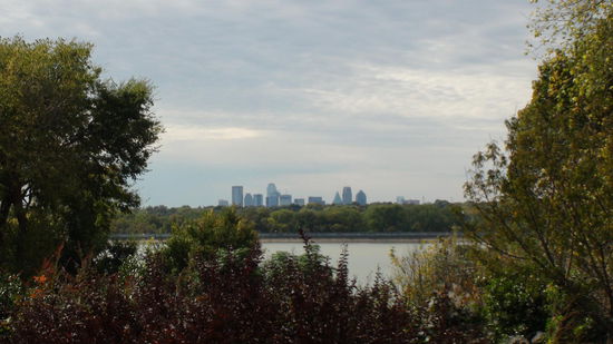 Blick auf die Skyline von Dallas und den White Rock Lake