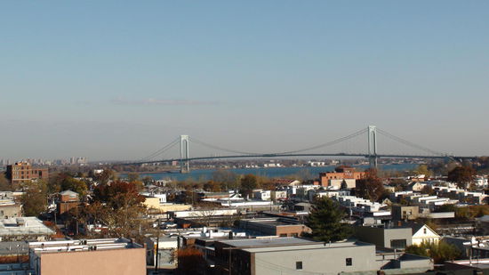 Eine von vielen Brücken in Queens