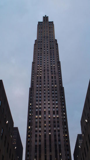 Mit einer Höhe von 260 Metern und insgesamt 70 Stockwerken ist das GE Building das höchste Gebäude des Rockefeller Centers.