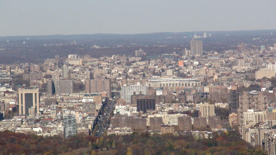 Blick über den Central Park hinaus auf die Bronx mit dem dort beheimateten Yankee Stadium