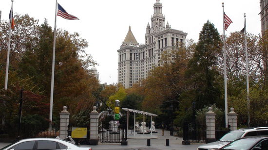 Durch den Park Row gehts zur Brookly Bridge