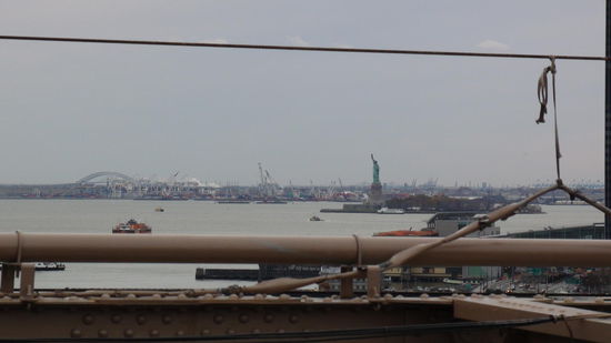 erster Blick von der Brooklyn Bridge auf die Liberty