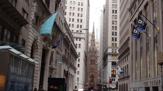 Die Trinity Kirche zwischen all den Wolkenkratzern an der Wallstreet