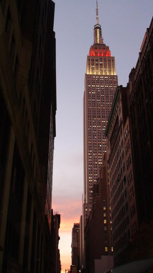 Zum Abschluss unserer USA Reise genießen wir noch einmal die fantastische Aussicht auf New York City bei Nacht vom Empire State Building.