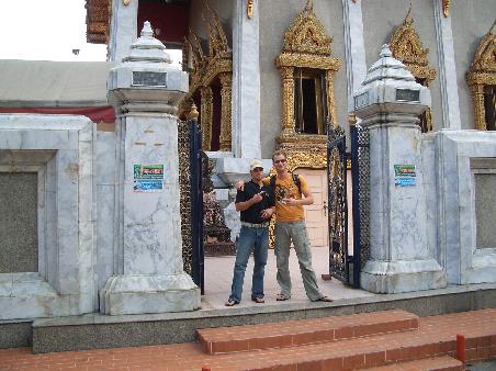 Joe & Matze beim stehenden Budda