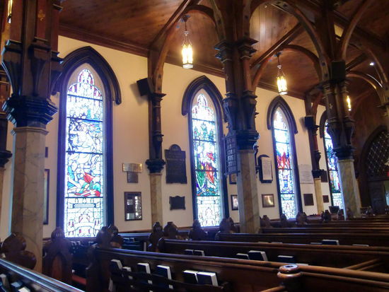 In dieser wunderschönen Kirche gesessen und einem Klavierspiel zugehört in Lunenburg.