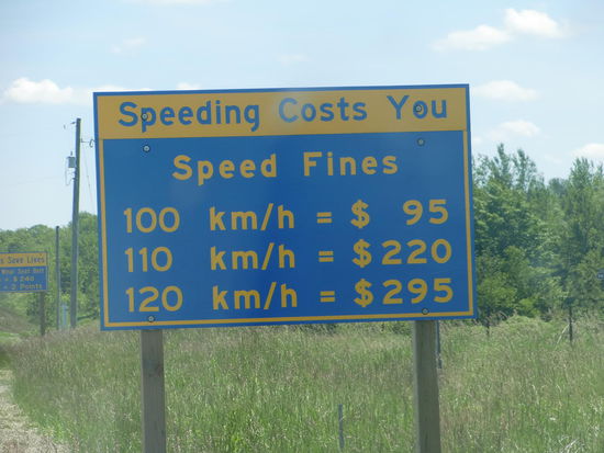 Das ist doch mal eine klare Ansage!!! Wir zuckeln mit Tempo 90 durch die Gegend und wer schneller fährt wird zur Kasse gebeten! Die Mercedes-, Porsche- und Ferrarifahrer können ihre Autos nicht mal richtig ausprobieren! Aber wer sich solch ein Auto leisten kann wird auch mal ein Bussgeld in kauf nehmen!?