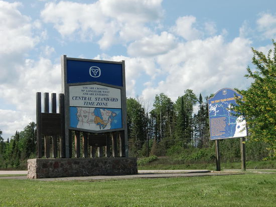 Übertritt in die Central Time Zone: Die Uhr wurde wieder um eine Stunde zurück gestellt! Toll - da fahren wir doch noch ein Stündchen länger immer geradeaus!