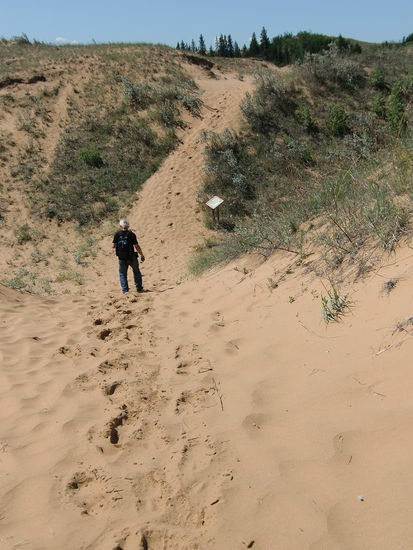 Es war auch so tierisch heiß wie in der Wüste und für den Weg durch den tiefen Sand hatten wir die Wanderstiefel mit.