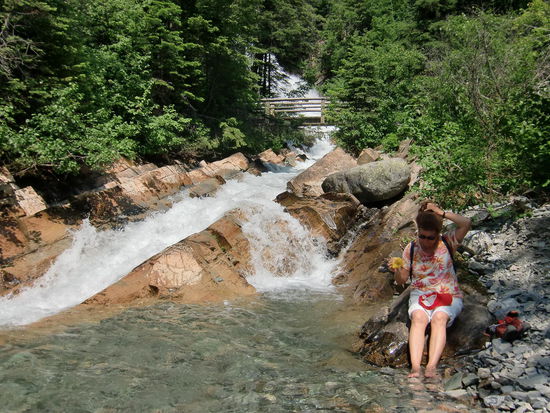 Das war meine letzte Wanderung!!! Ich machte nicht nur die Füße naß und war nach 5 Minuten wieder total trocken und mir klebte die Kleidung wieder auf dem Körper.
Der Wasserfall war auch nicht der Rede wert!