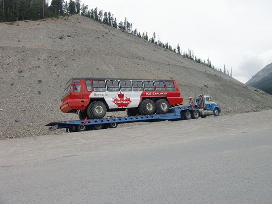 Ich dachte 'unsere Jungs' sind mit diesem Eis-Bus auf dem Gletscher rumgefahren!? 
Ach so - jetzt weiß ich wie Ihr das gemacht habt!?
