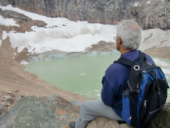 Der Blick von oben auf den See war auch herrlich! Wir blieben sehr lange  am Lake Cavell - aber die Sonne wollte heute nicht durch die Wolken kommen.