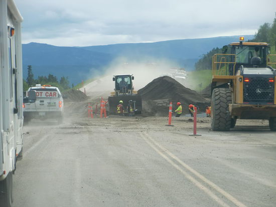 Baustelle auf dem TCH. Da haben wir inzwischen mehrere überstehen müssen mit Wartezeiten von 20-40 Minuten.