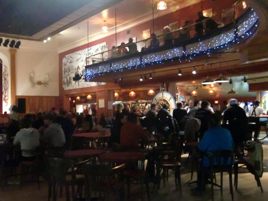 Spielhölle von Dawson: Jung und alt versammelt und zockt!!!