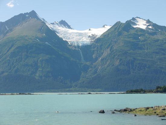 Gletscherblick mit Wasserfall