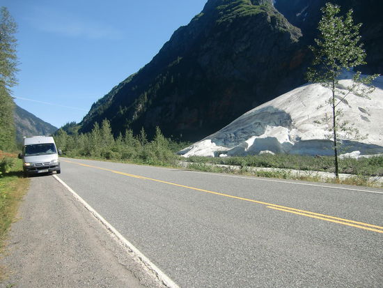 Schneefeld auf dem Weg nach Stewart