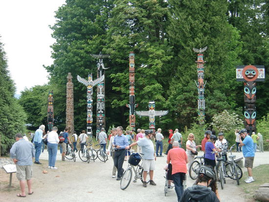 Riesen Touristentrubel bei den Totempfählen im Stanley-Park