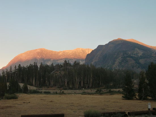 Sonnenuntergang 'Alpenglühen' am Tioga Pass auf dem CP