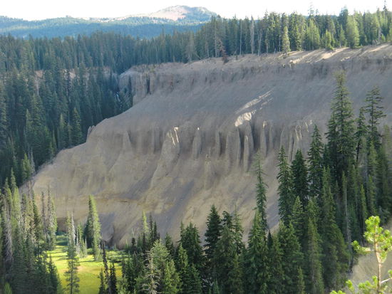 Als erster Haltepunkt am Crater Lake konnte man in die Tiefe blicken!