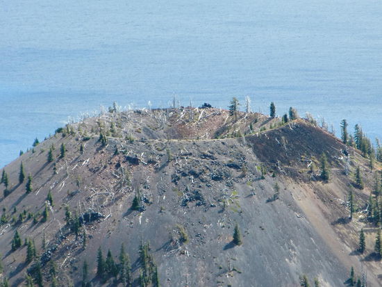 Gerne wäre ich mit dem Schiff zur kleinen Wizard Island gefahren um bis hoch zum Kraterrand zu laufen, aber für die Fahrt mit 3 Std. Aufenthalt wollte man 45 $ (ca. 35 Euro) - das war uns zu teuer.
