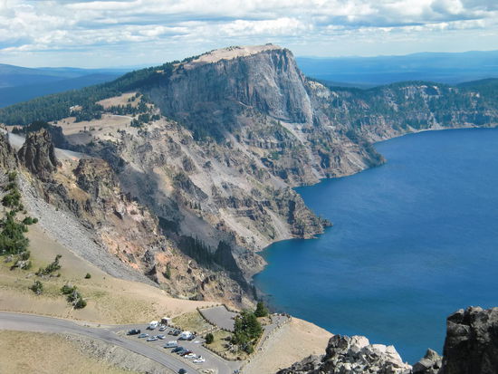 Parkplatz vom Watchman Overlook mit Blick auf den Crater Lake vom Watchman Point aus!