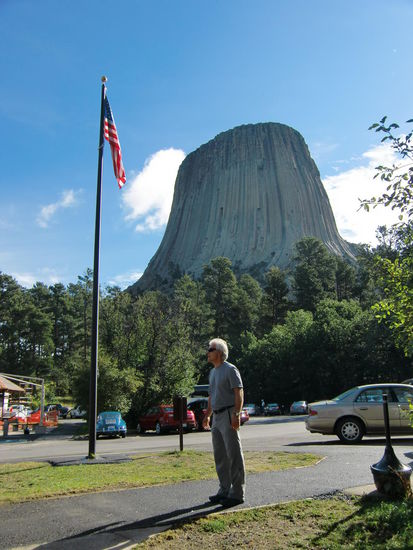 Strammstehen vor der amerikanischen Fahne?