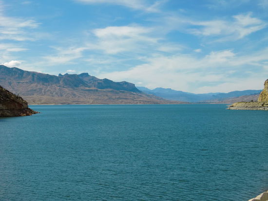 Der Cody Stausee
Das leuchtende Blau inmitten der gelben Wüste ist ein sagenhafter Kontrast!