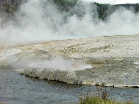 Der Typ hier war der Hit: Er brodelte leicht vor sich hin um dann in wenigen Minuten wild los zu legen und durch die Gegend zu spritzen und dabei zischte und grummelte er!