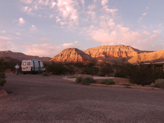 Der Sonnenuntergang war wunderschön - wir konnten ihn gerade noch genießen
Dann hörte der Wind auf zu wehen und es wurde richtig warm noch abends!