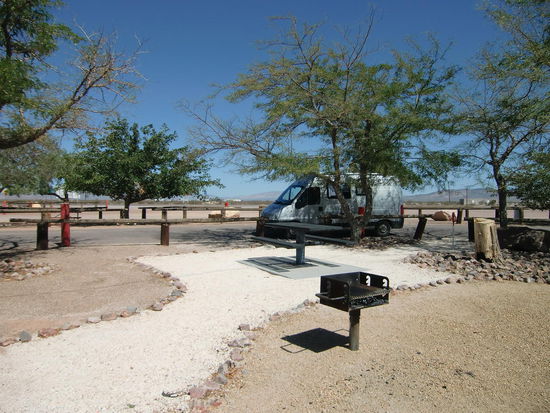 ....diese Oase!!!
Wir konnten unter dem Schatten gebenden Baum eine erholsame Rast verbringen!