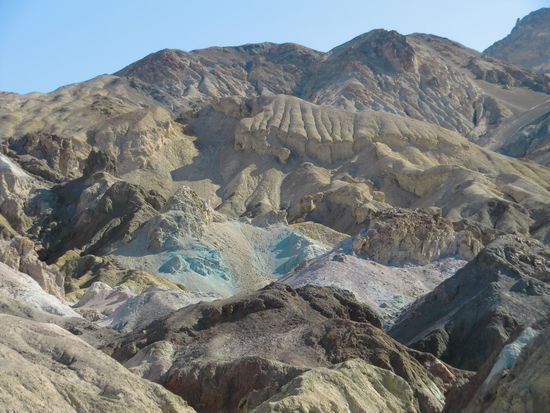 Artists Drive - der Name kommt von den vielen Farben der Felsen.
Sieht aus wie eine Malerpalette.