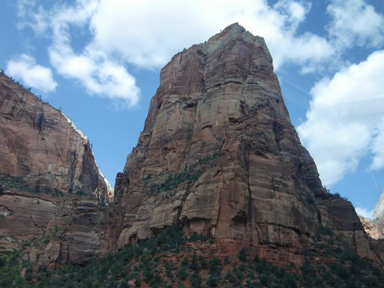 Diesen irren Berg kann man hinaufwandern!
Leider wußte ich ja vorher nicht daß mich das reizen könnte!
Und da es nachmittags regnete wollten wir eine Besteigung auf den nächsten Tag legen!