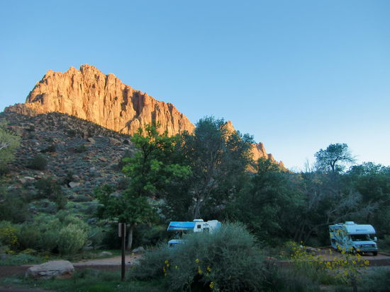Sonnenuntergang auf dem CP
Kaum dort angekommen hörte es auf zu regnen und wir verbrachten einen schönen Nachmittag im Auto.