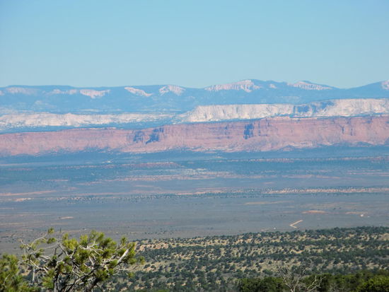 Die Vermilion Mountains waren ein farbenfroher Anblick!
Bei dem Anblick konnte man getrost eine Frühstückspause einlegen!