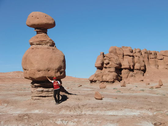 ....... so klein sind die gar nicht!
Sieht dieses Felsgebilde nicht aus wie ET?
